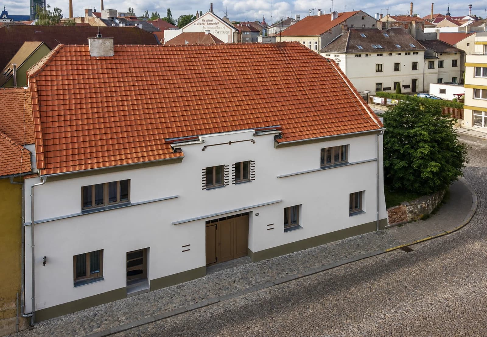 Nákladní — exteriér budovy