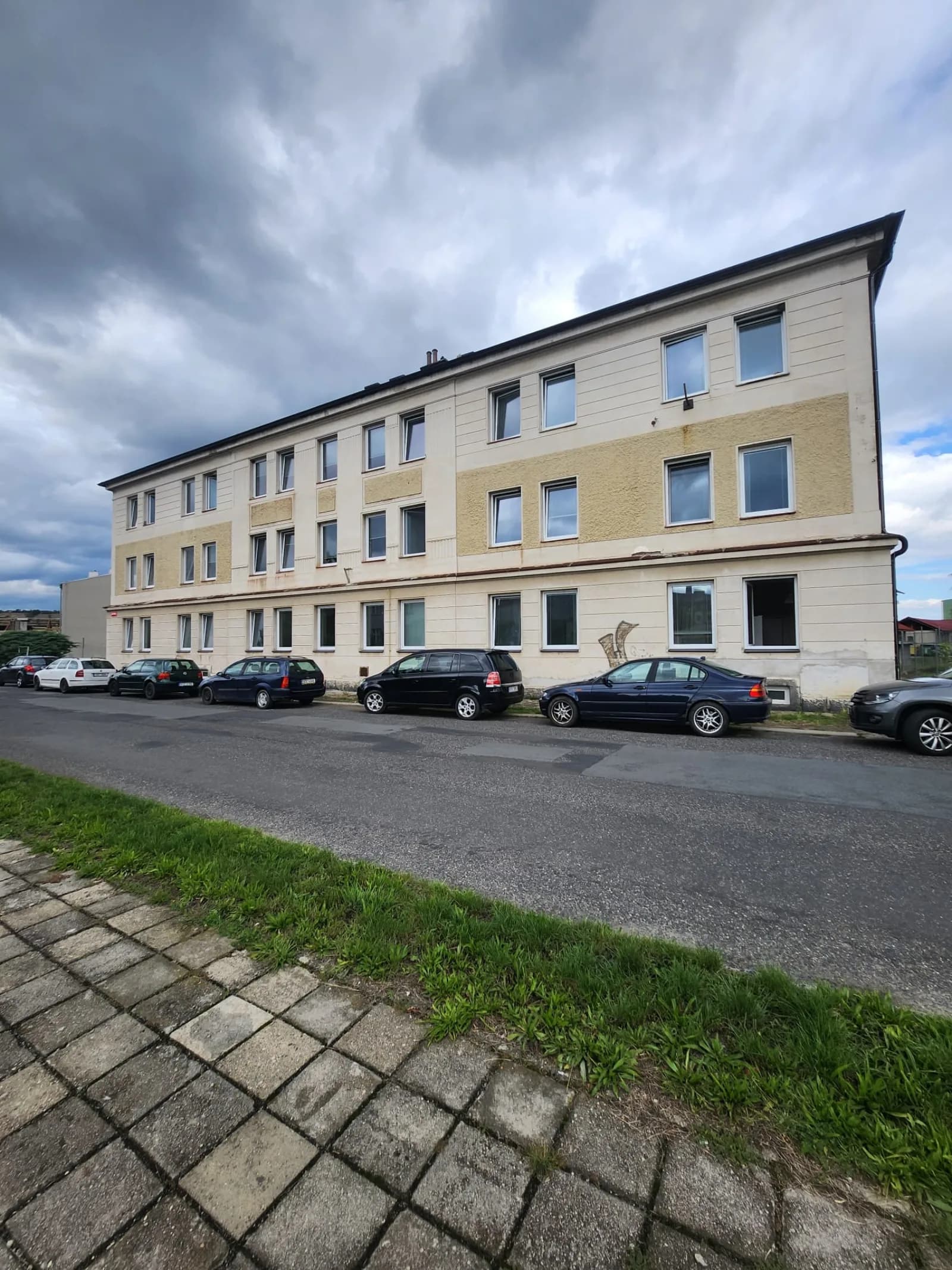 Ubytovna Jana Herbena 1193 — exteriér